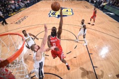 NBA雄鹿队后卫克里斯-利文斯顿续约230万美元合同