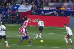 姆巴佩成长挑战与德尚战术：传统与现代足球的平衡之道